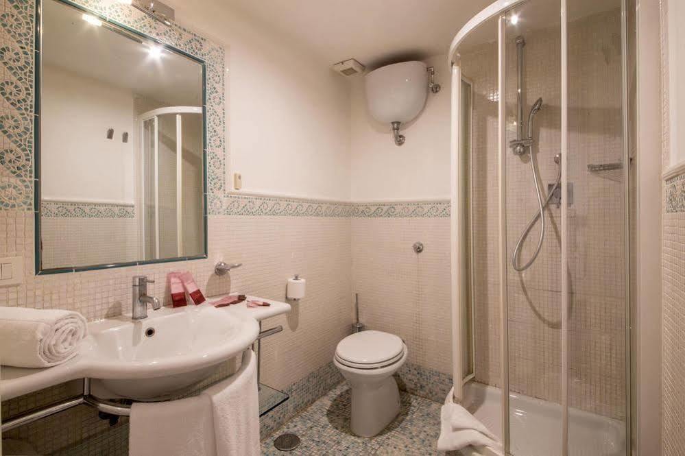 สวีท อาร์ติส บาร์เบรินี Hotel โรม ภายนอก รูปภาพ